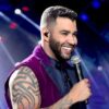 Gusttavo Lima recebe cantada de outro homem após o show