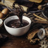 Receita barata de chocolate quente vira tendência no inverno brasileiro