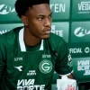 Luisão é apresentado no Goiás e projeta retomada do bom futebol