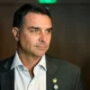 Moraes proíbe visitas de Flávio Bolsonaro ao ex-presidente